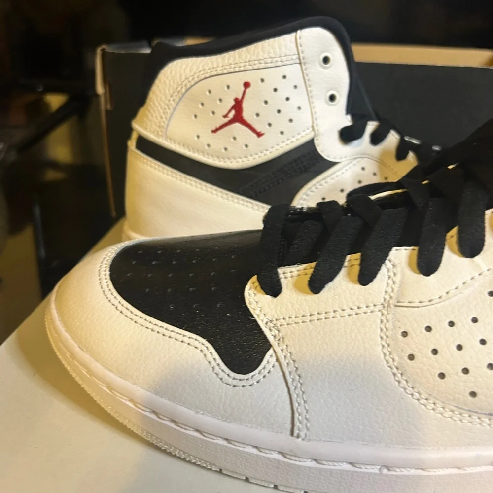 Size 11.5 - Jordan Access White Black